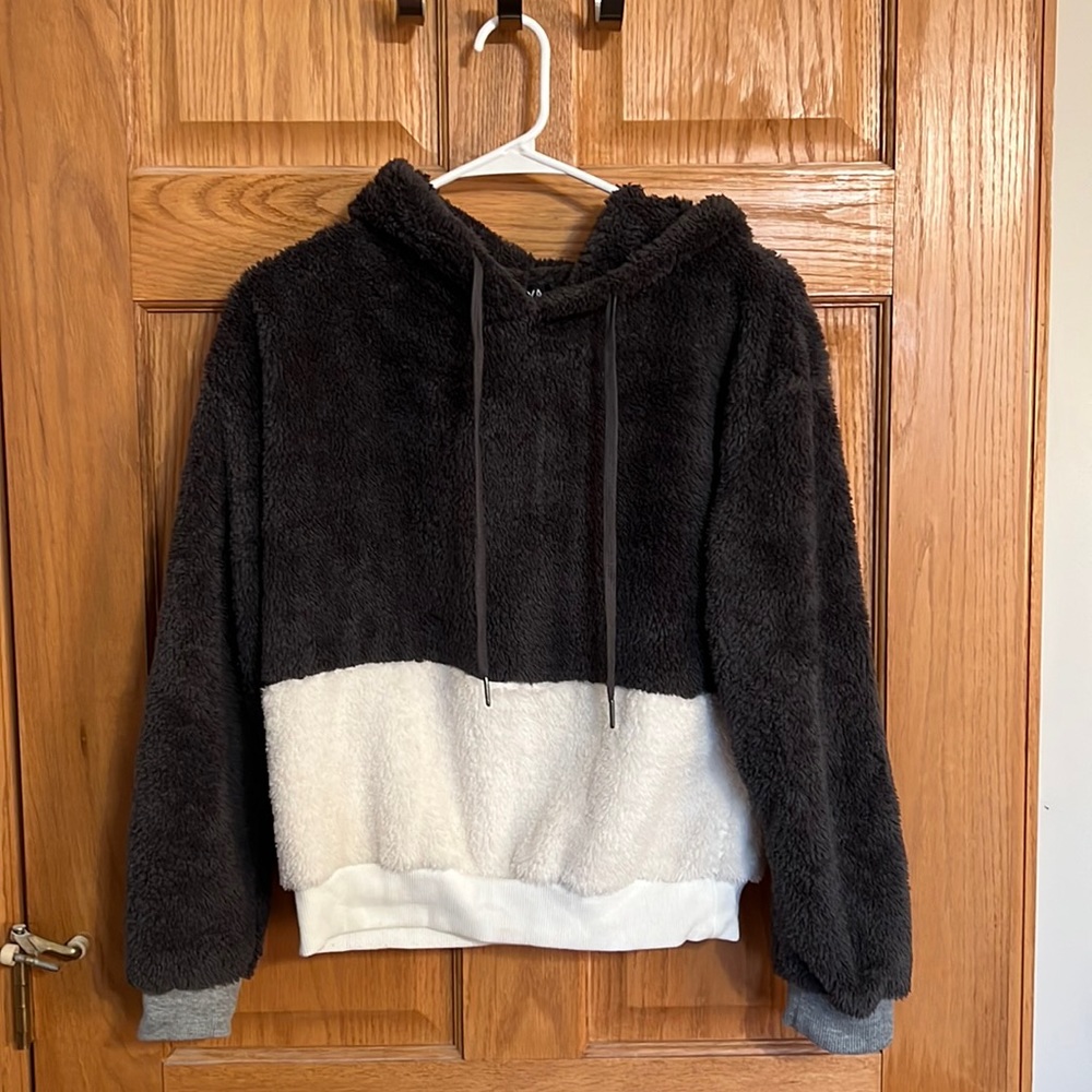 Grey & white sweatshirt